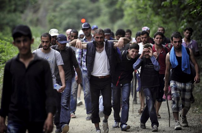 Inmigrantes de Siria en Macedonia cerca de la frontera con Grecia