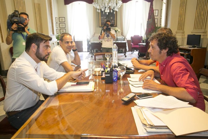 El alcalde de Cádiz, José María González, se reúne con la oposición