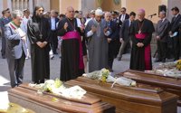 Italia celebra un funeral por las primeras víctimas del mayor naufragio de inmigrantes