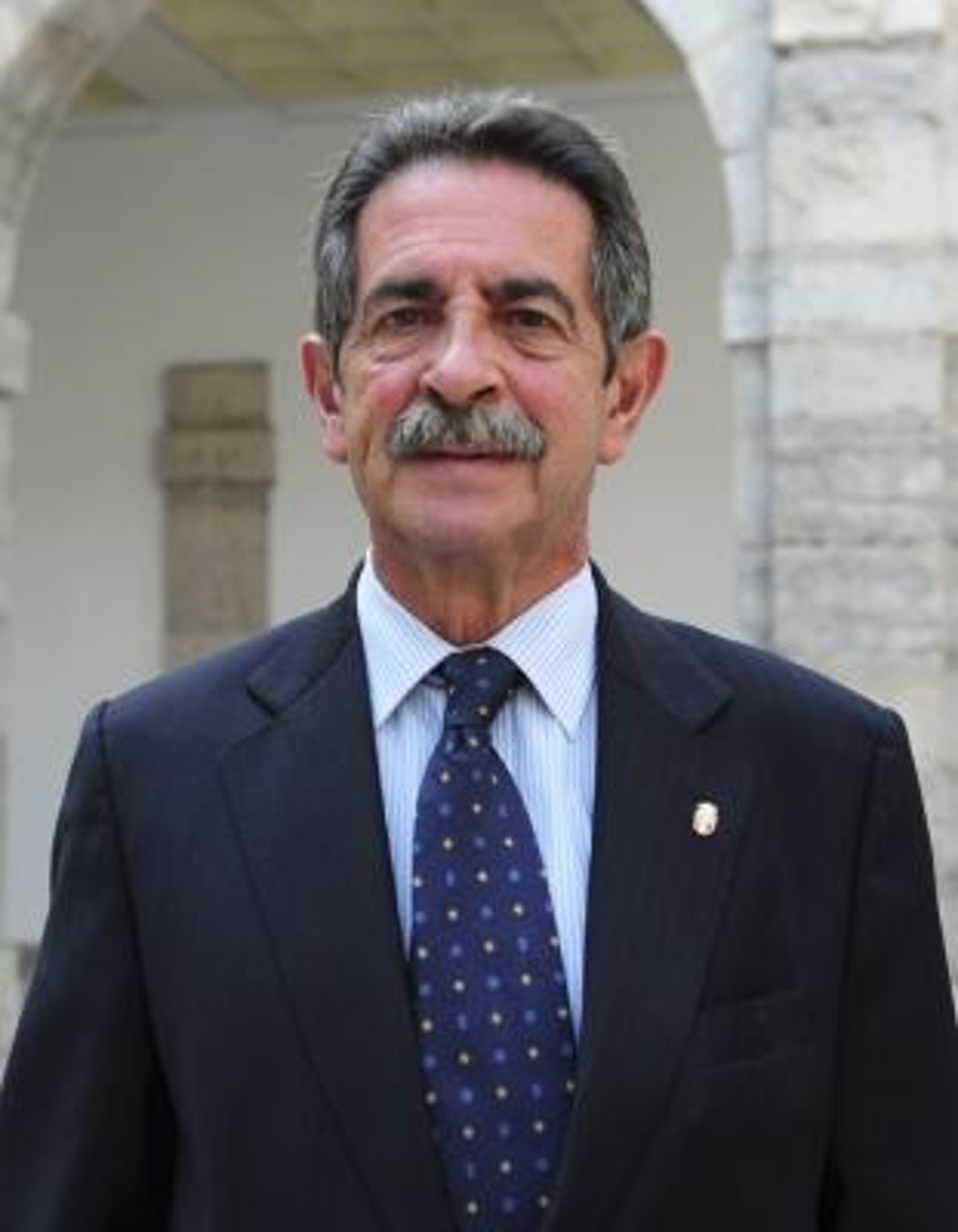 Perfil del nuevo presidente de Cantabria, Miguel Ángel Revilla