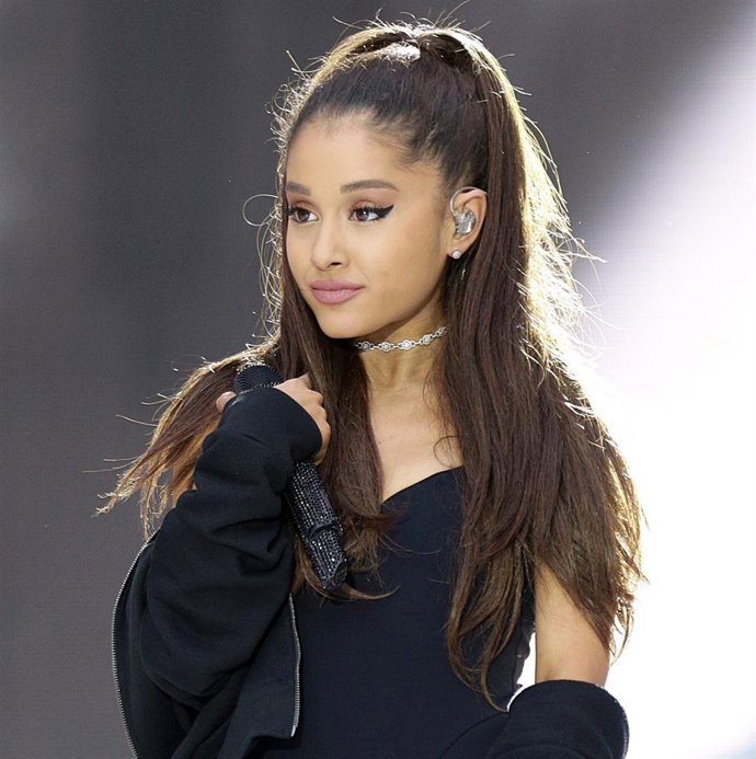 Ariana Grande criticada en Redes Sociales