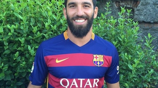 Arda Turan con la camiseta del Barcelona