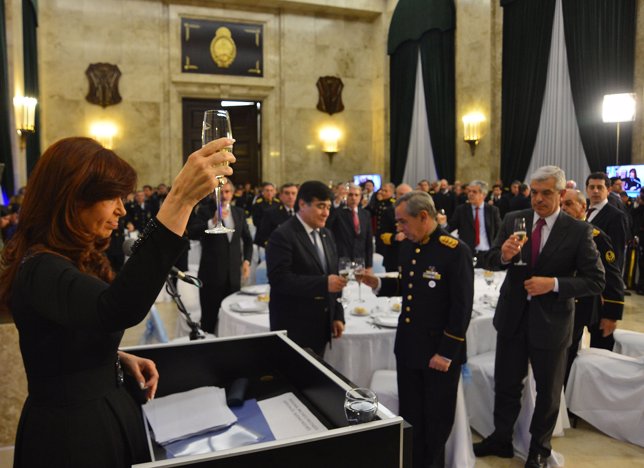 Cristina Fernández en una cena con las Fuerzas Armadas