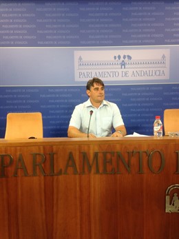 El diputado de Podemos Juan Ignacio Moreno Yagüe en rueda de prensa