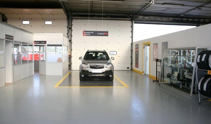 Diez días es el tiempo medio de estancia de un automóvil en un taller 