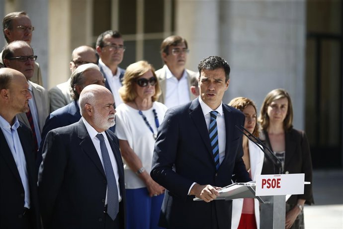 Pedro Sánchez antes de la reunión de trabajo para la reforma de la Conctitución