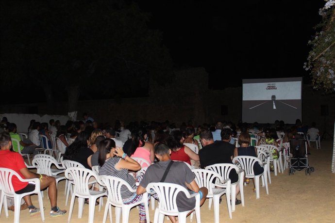 Cine de verano organizado por el Plan Urban en Alcalá de Guadaíra. 