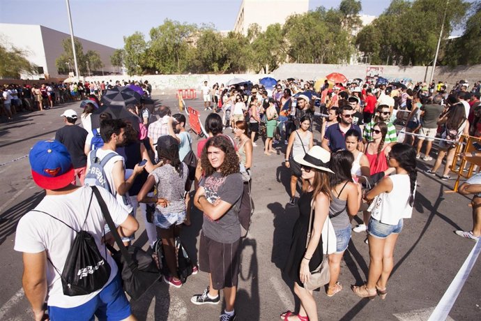 Aspirantes a figurar en 'Juegos de Tronos' esperan su turno en el casting