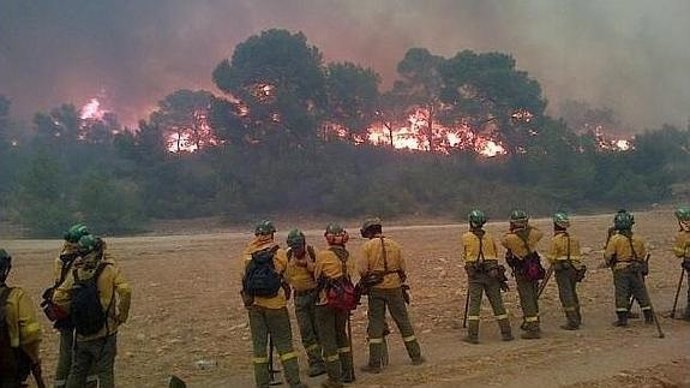 Retenes en el incendio de Quesada