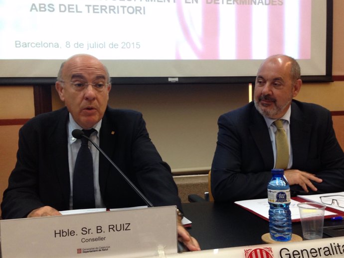 El conseller de Salud, Boi Ruiz, y el director del CatSalut, Josep Maria Padrosa