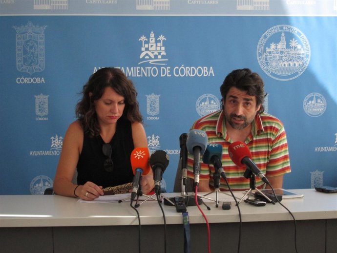 Raquel Castro y Rafael del Castillo en la rueda de prensa