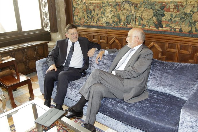 Ximo Puig y Juan Roig mantienen un encuentro en el Palau.