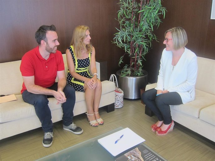 Salvador y Marco conversan antes de celebrar una reunión