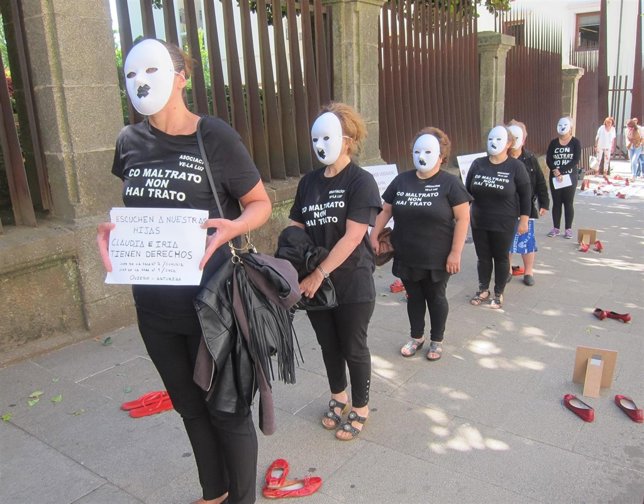 Protesta de la asociación  Ve-la luz en defensa de víctimas de violencia género