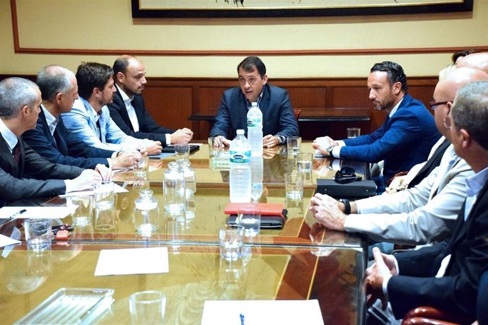 Reunión con representantes de Ashotel