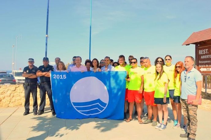 Izada de la bandera azul en Punta Umbría (Huelva).