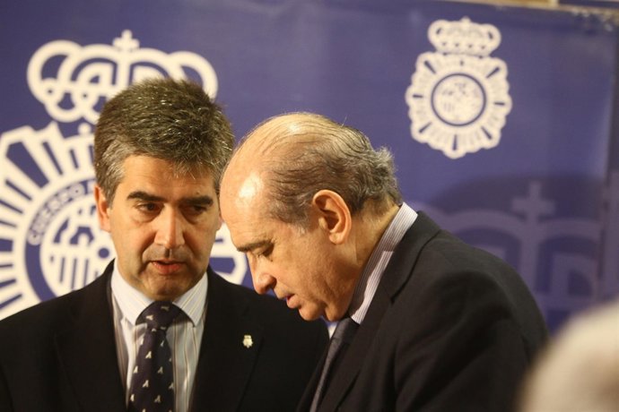El Director De La Policía Y El Ministro Del Interior