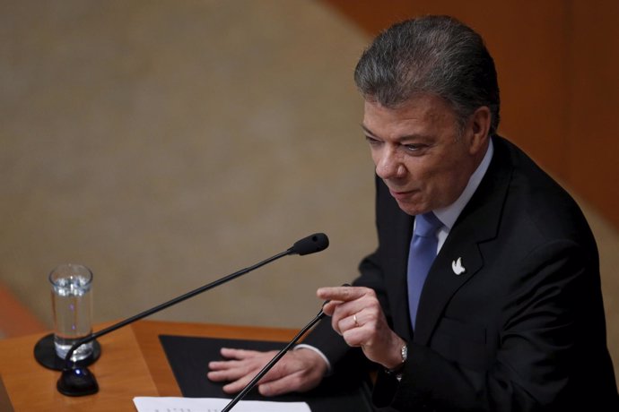 Colombia's President Juan Manuel Santos gives a speech during a Plenary Session 