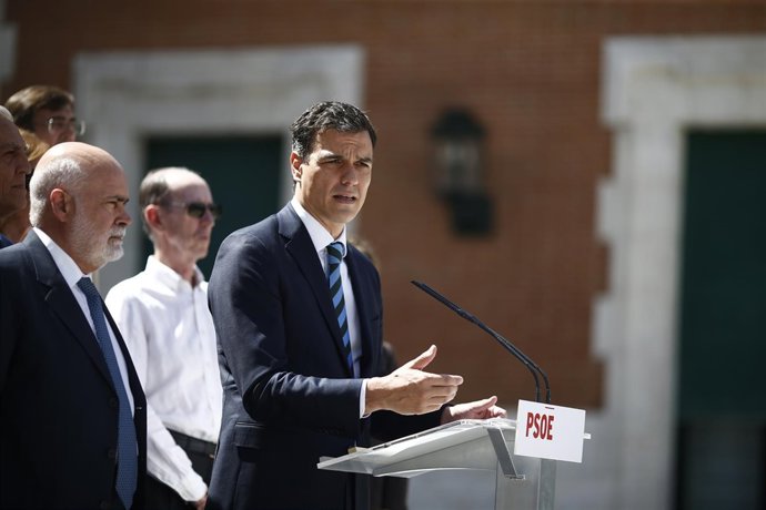 Pedro Sánchez antes de la reunión de trabajo para la reforma de la Constitución