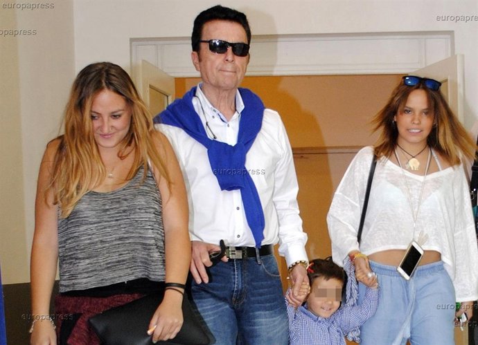 ROCIO FLORES, GLORIA CAMILIA Y ORTEGA CANO