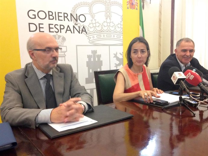 Directora de la DGT, María Seguí, con Santiago Pérez y José Vico.
