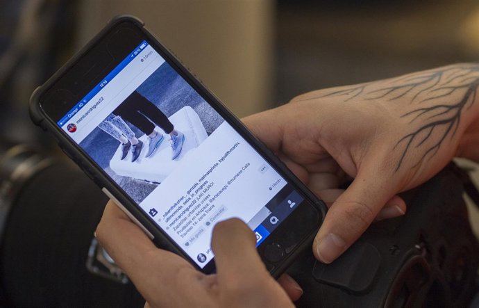 Redes Sociales, Internet, Dispositivo, Teléfono Móvil, Móviles