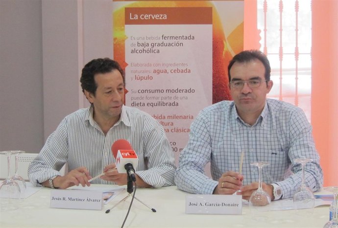 El doctor Jesús Román Martínez y el doctor José Antonio García Donaire 