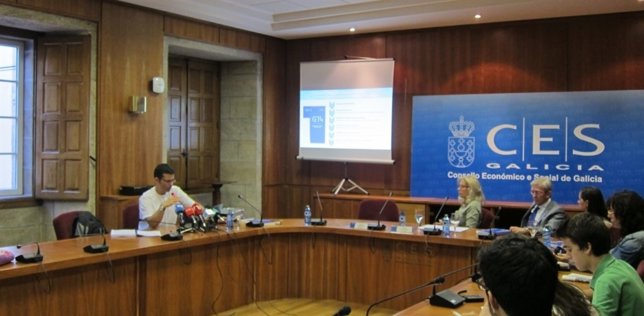 Rueda de prensa del CES con Corina Porro y Xosé Henrique Vázquez Vicente