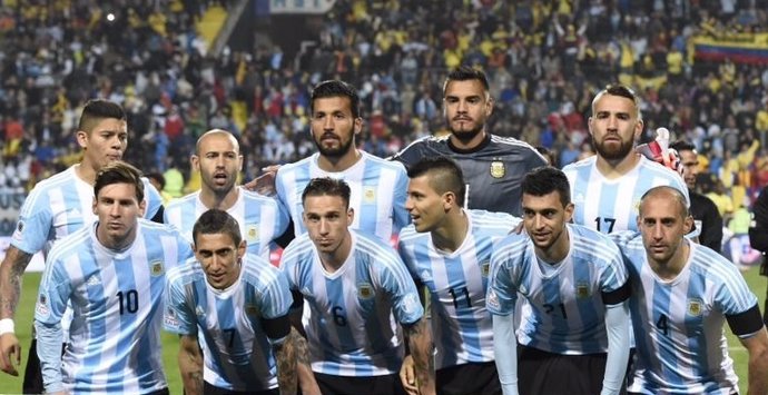 Selección arfgentina homenajea a padre de Maradona