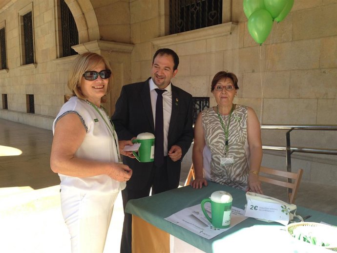 Millán ha participado en la cuestación de la AECC en Teruel