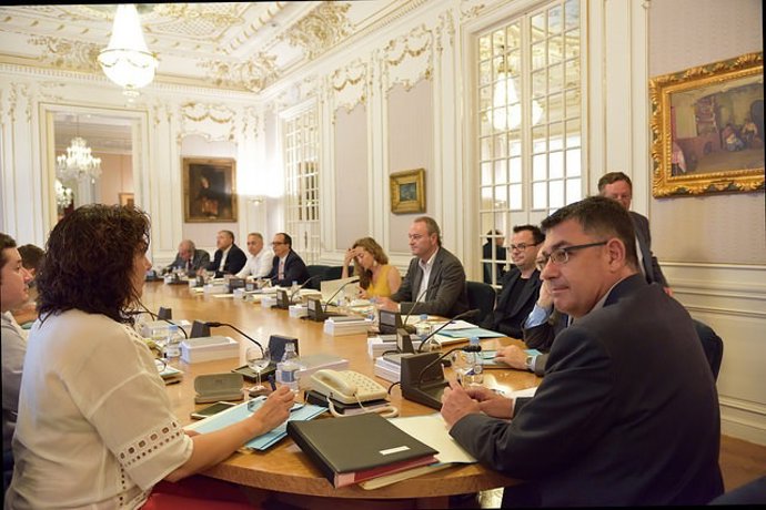 Diputados en la Comisión de Gobierno Interior