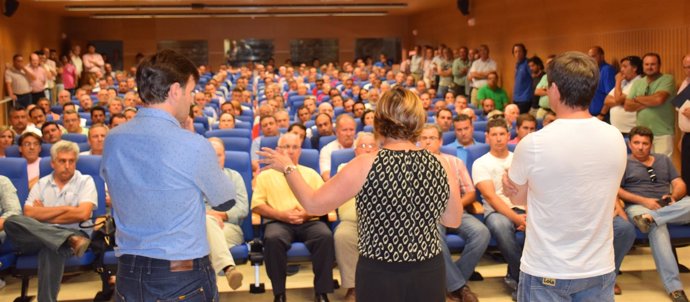 Reunión de la presidenta de la Diputación de Cáceres con empresarios 