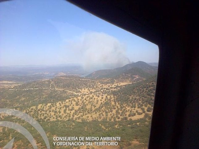 Imagen del incendio forestal en Zufre