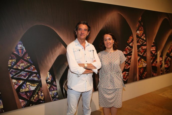 El artista Antonio Girbés y la concejala de Cultura de Valencia Glòria Tello