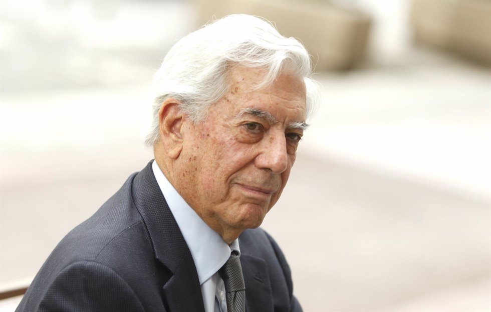 Mario Vargas Llosa ausente cena gala Rey Felipe VI Reina Letizia Perú