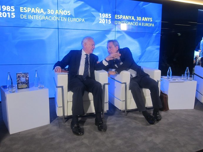 El ministro de Exteriores, J.M.G.Margallo, y el periodista X.Vidal-Folch