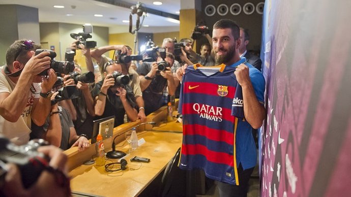 Arda Turan, presentado en el Barcelona