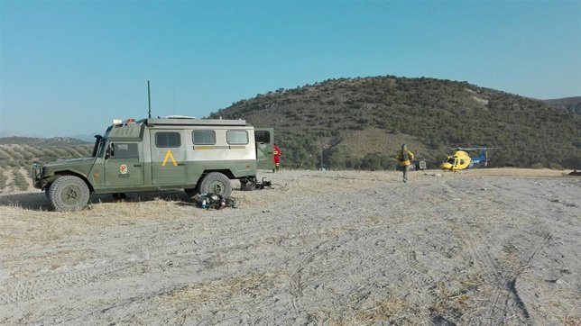 Los medios humanos y materiales de la UMA se suman al incendio de Quesada