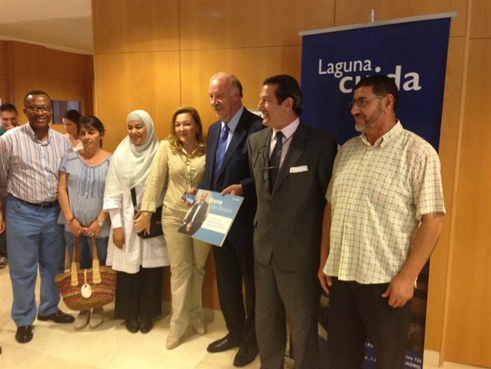 Vicente del Bosque en el Centro Pediátrico de Atención y Respiro Familiar
