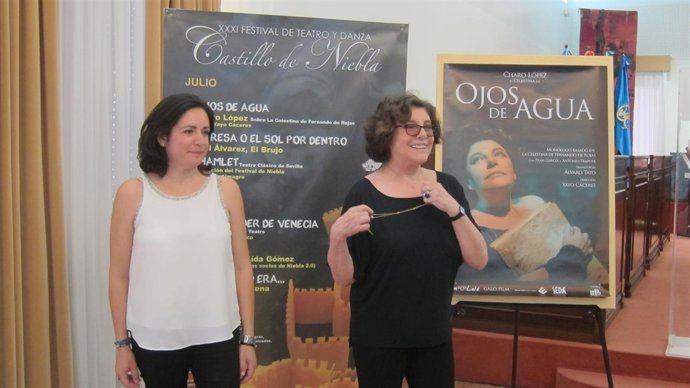 La actriz Charo López en la Diputación de Huelva.