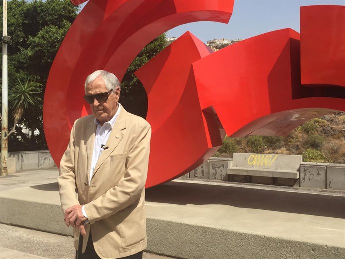 Martín Chirino con 'Lady Tenerife'