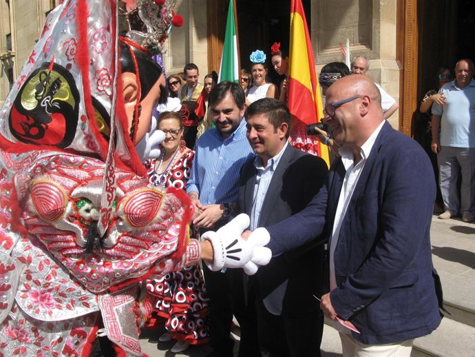 Recepción al Folk del Mundo