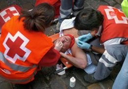 Cruz Roja atiende a un herido