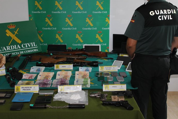 Droga, armas, dinero y otros útiles intervenidos