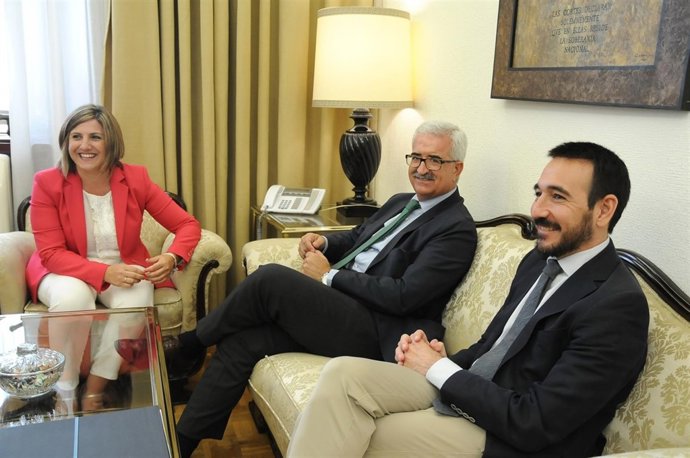 El vicepresidente de la Junta, Manuel Jiménez , visita la Diputación de Cádiz