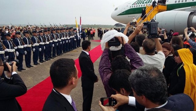 El Papa Francisco aterriza en Paraguay