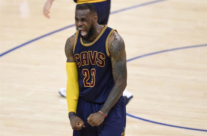 LeBron James celebra la victoria de Cleveland Cavaliers