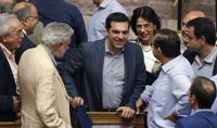 El Parlamento griego aprueba por mayoría la propuesta del Gobierno de Tsipras para solicitar el rescate