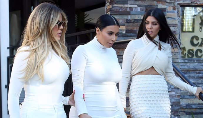 139770, Kim, Khloe And Kourtney Seen Leaving Casa Escobar Mexican Cuisine In Wes