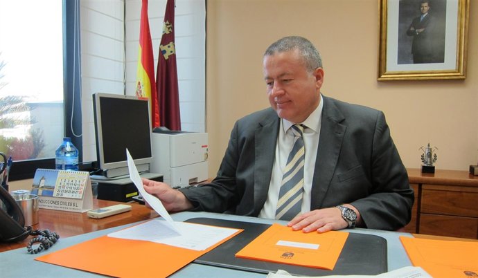 El consejero de Fomento e Infraestructuras, Francisco Bernabé